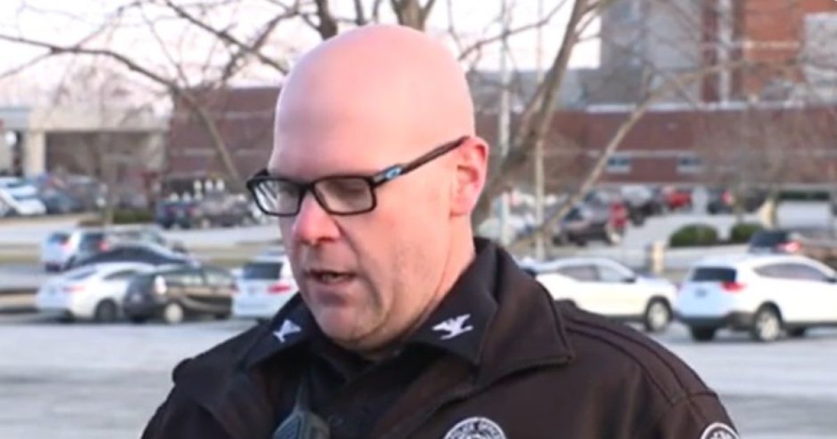 Police officer and court employee killed in Missouri shooting
