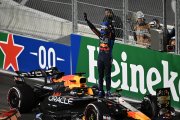 El piloto holandés de Red Bull Racing Max Verstappen celebra su cuarto título mundial consecutivo de Fórmula Uno tras el Gran Premio de Fórmula Uno de Las Vegas, en Las Vegas, Nevada, el 23 de noviembre de 2024.