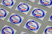Centro de votación en California/ Carlos Moreno