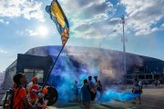 Los aficionados del FC Cincinnati se reúnen durante una concentración y una marcha previas al partido de la Leagues Cup entre el FC Cincinnati y el C.F. Pachuca, que se disputará en el TQL Stadium de Cincinnati (Ohio) el 4 de agosto de 2026. (Foto de Jason Whitman/NurPhoto) (Foto de Jason Whitman / NurPhoto vía AFP)