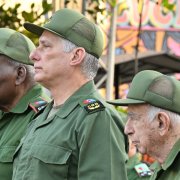Miguel Díaz Canel, líder del régimen cubano, junto a otros funcionarios.