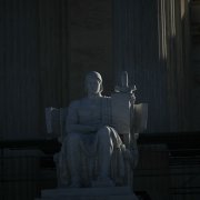 Una estatua en las afueras de la Corte Suprema de EEUU