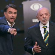 El presidente y candidato presidencial de Brasil, Luiz Inácio Lula da Silva, y el candidato presidencial de derecha, Flavio Bolsonaro