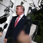 Donald Trump respondiendo a la prensa, este 19 de octubre, en la Casa Blanca.