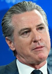Gavin Newsom en el Foro Económico Mundial/ Fabbrice Coffrini