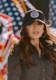 Kristi Noem en Arizona/ Olivier Touron