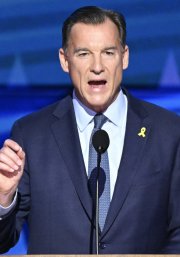 El representante Tom Suozzi (D-NY)