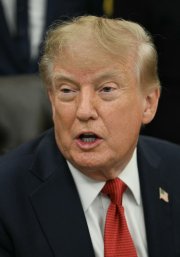 El presidente Donald Trump declarando a los medios desde la Oficina Oval, este 18 de septiembre.