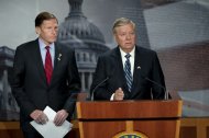 Linsdey Graham (derecha) y Richard Blumenthal