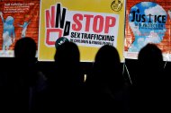 Cartel contra el tráfico sexual infantil