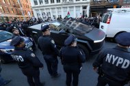 Agentes del NYPD, en una manifestación a favor de Palestina