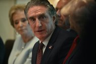 Burgum en una reunión de gabinete/ Jim Watson