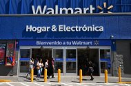 la fachada principal de una tienda Walmart en la Ciudad de México el 27 de octubre de 2025