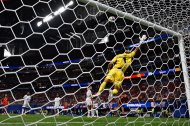 El portero de Cabo Verde, el número 01, Vozinha, realiza una parada durante el partido de fútbol del Grupo H del Mundial de 2026 entre España y Cabo Verde, disputado en el Estadio de Atlanta, en Atlanta, el 15 de junio de 2026.