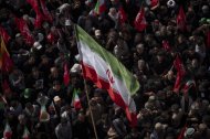 Partidarios del gobierno participan en el funeral del difunto líder supremo de Irán