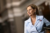 Darline Graham Nordone, hermana de Lindsey Graham, observa durante su juramento ceremonial como senadora de los Estados Unidos, el 14 de julio de 2026.