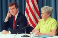 William Cohen junto a Nancy Kassebaum en 1997/ Joyce NALTCHAYAN
