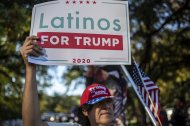Imagen de seguidores hispanos del presidente Trump