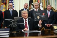 Donald Trump en el Salón Oval/ Brendan Smialowski
