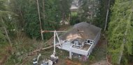 Árboles caídos sobre una vivienda en Lake Stevens, Washington State, tras el paso de un 'ciclón bomba'.