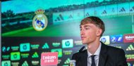 Dean Huijsen, en su presentación como nuevo futbolista del Real Madrid.