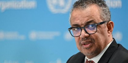 El jefe de la Organización Mundial de la Salud (OMS), Tedros Adhanom Ghebreyesus, habla en una rueda de prensa sobre el 75 aniversario de la Organización Mundial de la Salud en Ginebra, el 6 de abril de 2023. (Foto de Fabrice COFFRINI / AFP)
