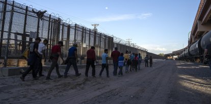 Varios inmigrantes ilegales en El Paso, Texas