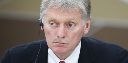 RUSIA, SAN PETERSBURGO - 27 DE JULIO DE 2023: El portavoz presidencial de Rusia, Dmitry Peskov, asiste a una reunión entre el presidente Putin, Azali Assoumani, presidente de las Comoras, presidente de la Unión Africana, y el presidente de la Comisión de la Unión Africana, Moussa Faki Mahamat, en el marco de la II Cumbre Rusia-África en el Centro de Convenciones y Exposiciones ExpoForum.