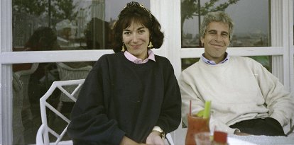 Jeffrey Epstein, junto con su expareja Ghislaine Maxwell