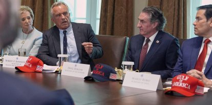 Robert F. Kennedy Jr. en una reunión de gabinete
