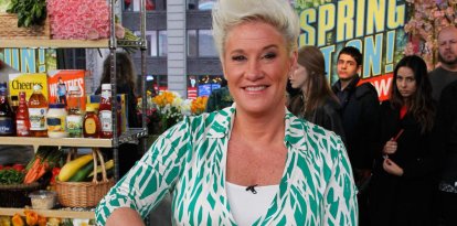 Anne Burrell, cocinando en una foto de archivo.