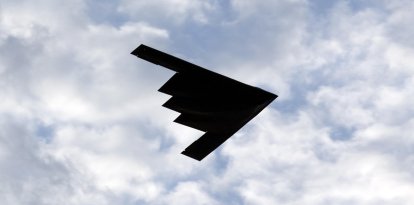 (ARCHIVOS) Un bombardero furtivo B-2