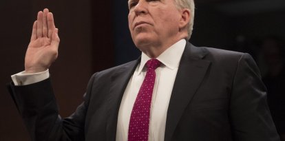 El exdirector de la CIA, John Brennan, juramentando su cargo