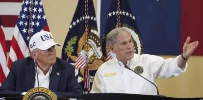 El presidente Donald Trump junto al gobernador de Texas, Greg Abbott
