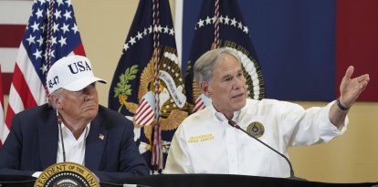 El presidente Donald Trump junto al gobernador de Texas, Greg Abbott