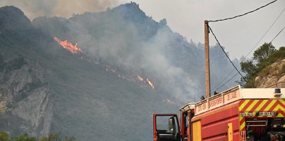 Bomberos franceses en el suroeste de Francia