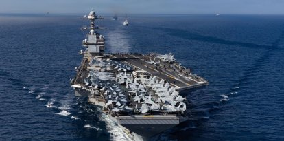 El USS Gerald R. Ford surca el estrecho de Gibraltar