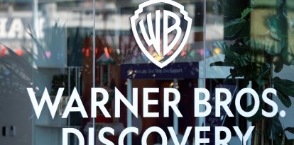 El logo de la Warner Bros. Discovery en una de sus oficinas