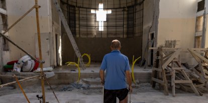 Fieles reconstruyen la iglesia donde murieron 22 personas en Damasco