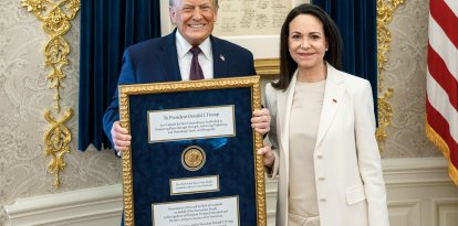 El presidente Donald Trump se reúne con la líder de la oposición venezolana María Corina Machado en el Despacho Oval, el jueves 15 de enero de 2026.