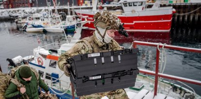 Soldados daneses desembarcan en el puerto de Nuuk, Groenlandia, el domingo 18 de enero de 2026