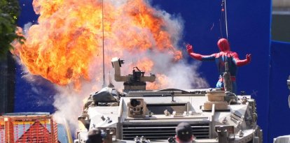 Una persona con un traje de Spider-Man durante el rodaje en Hutcheson Street, Glasgow, de la última película de la franquicia Spider-Man, Spider-Man: Brand New Day. La secuela contará con Tom Holland repitiendo su papel protagonista y estará dirigida por Destin Daniel Cretton.