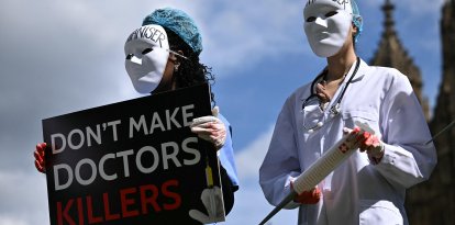 Activistas contra la eutanasia