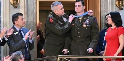 El suboficial jefe Eric Slover recibe la Medalla de Honor del Congreso