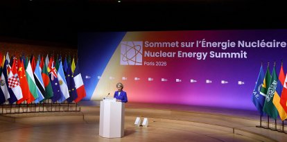 La presidenta de la Comisión Europea, Ursula von der Leyen, pronuncia un discurso durante la Cumbre de Energía Nuclear