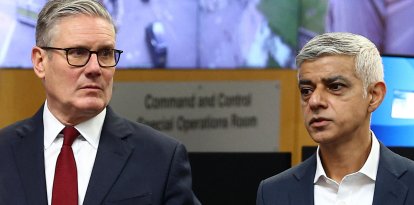 El primer ministro británico, Keir Starmer, acompañado por el alcalde de Londres, Sadiq Khan