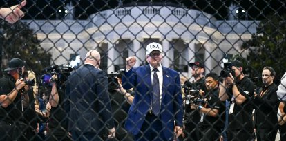 Donald Trump en el Octágono al concluir el UFC Freedom 250