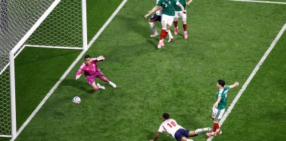 El centrocampista inglés n.º 10, Jude Bellingham, marca el primer gol de su equipo durante el partido de octavos de final del Mundial de 2026 entre México e Inglaterra, disputado en el Estadio de la Ciudad de México, en la Ciudad de México, el 5 de julio de 2026.