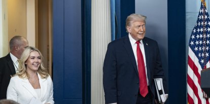 Karoline Leavitt junto a Donald Trump/ Andrew Thomas
