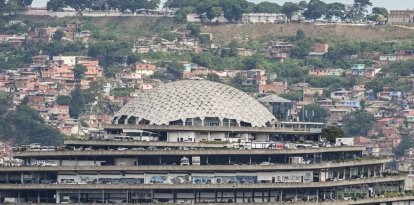 "Es lo más cercano al infierno": el testimonio de los expresos políticos del dictador Maduro que estuvieron en El Helicoide, "el centro de tortura más grande de América Latina" | Yuri Cortez/AFP